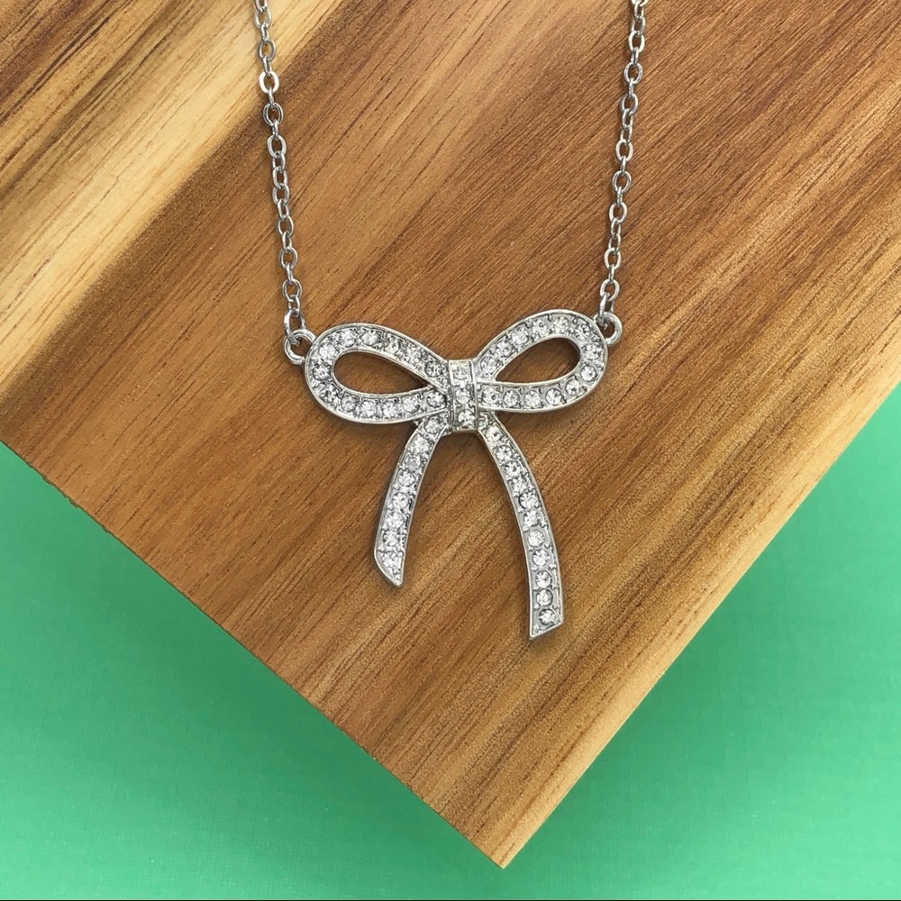🌼 Rhinestone Bow Dainty Silver Tone Necklace